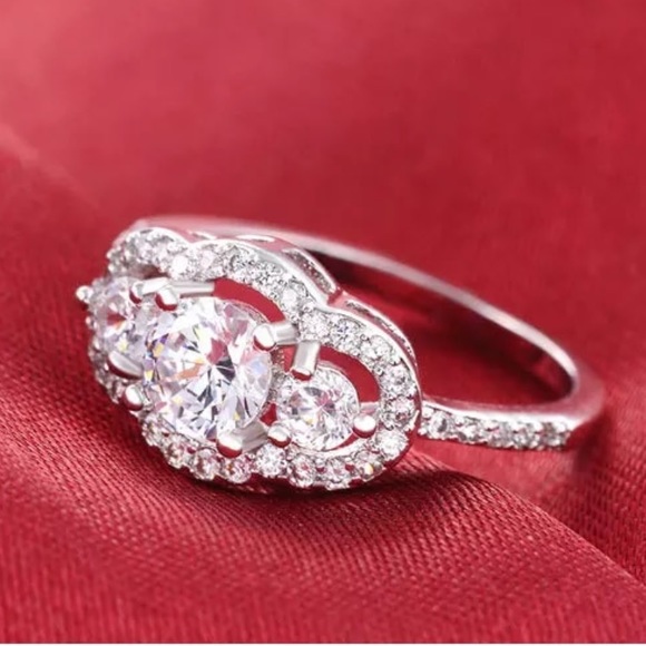 THREE STONE ENGAGEMENT 925 STERLING DIAMOND RING, CUTE RING, SHINY RING. - Picture 3 of 5